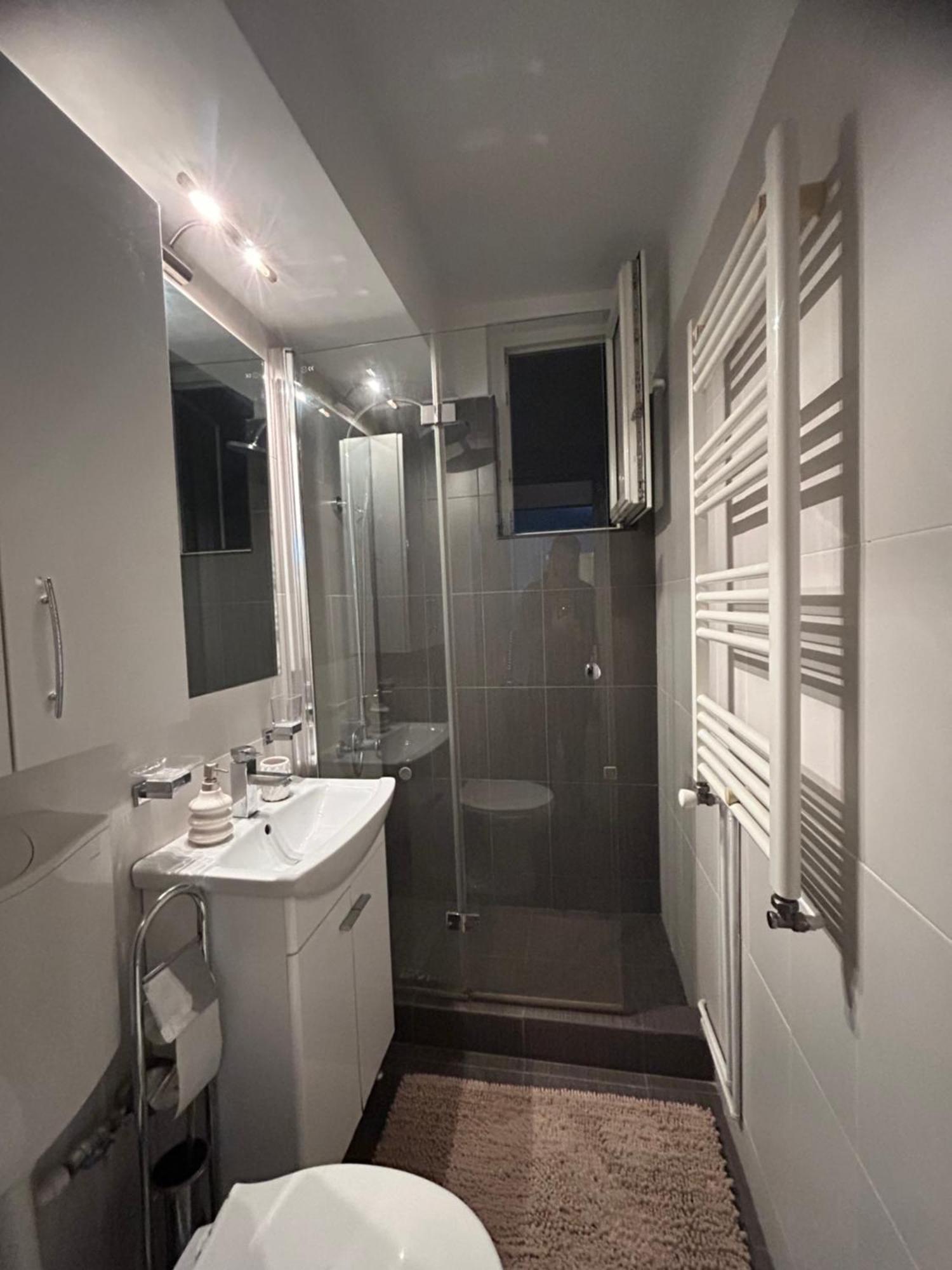 Bucharest Nord Station Apartment Bagian luar foto